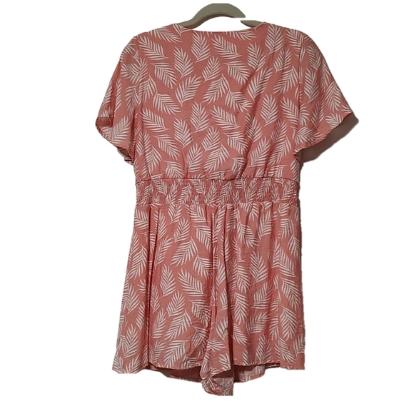 Pink Lily Pink and White Tropical Print Romper Size M - Picture 2 of 4
